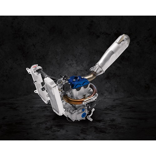 250cc liquid-cooled DOHC 4-valve engine
